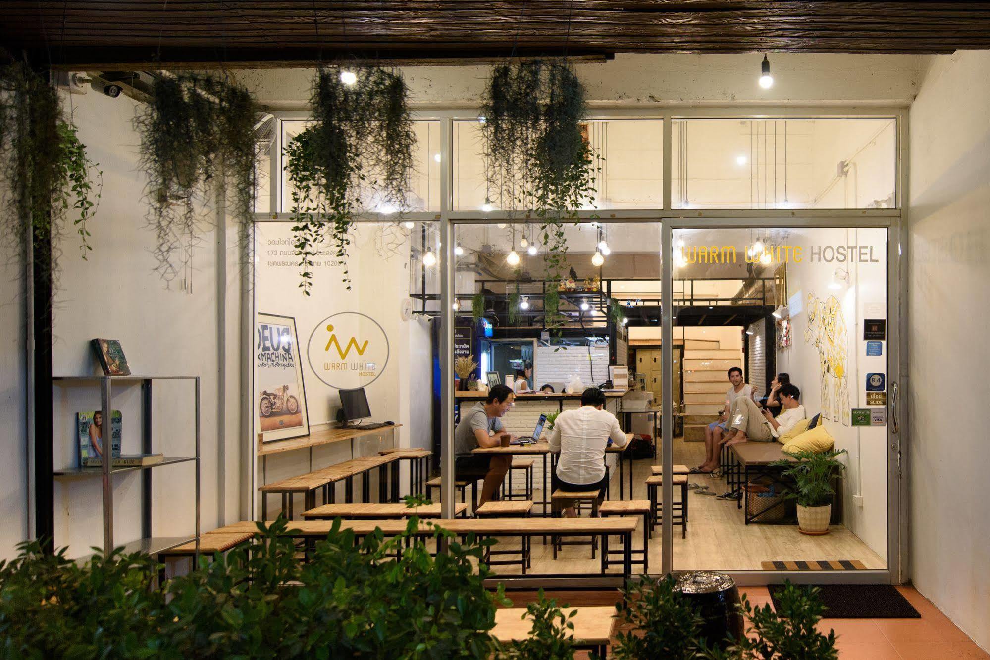 Warm White Hostel Bangkok Eksteriør bilde