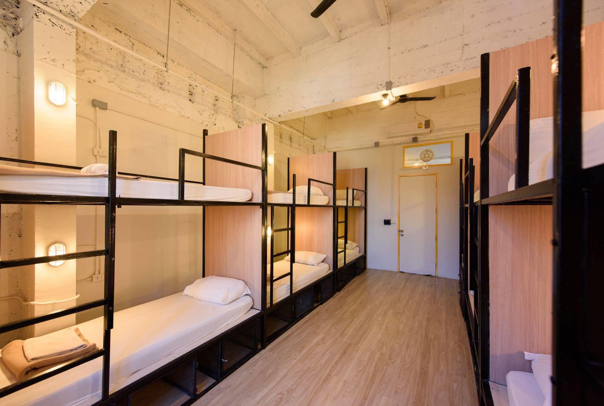 Warm White Hostel Bangkok Eksteriør bilde