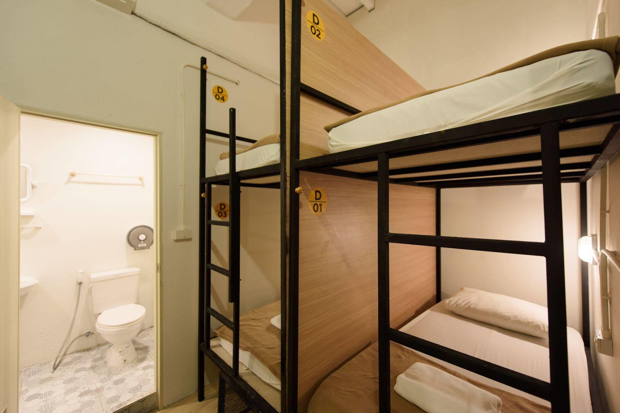 Warm White Hostel Bangkok Eksteriør bilde